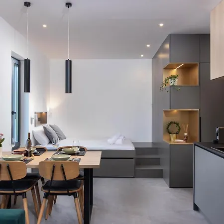 Daire Tonina Studio: Center *